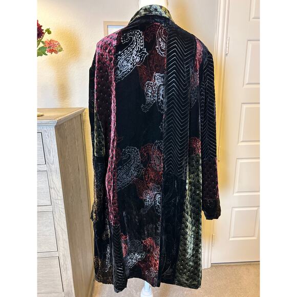 KOOS of Course! | Floral Velvet Silk Blend Tunic Top | 1X - Picture 12 of 14